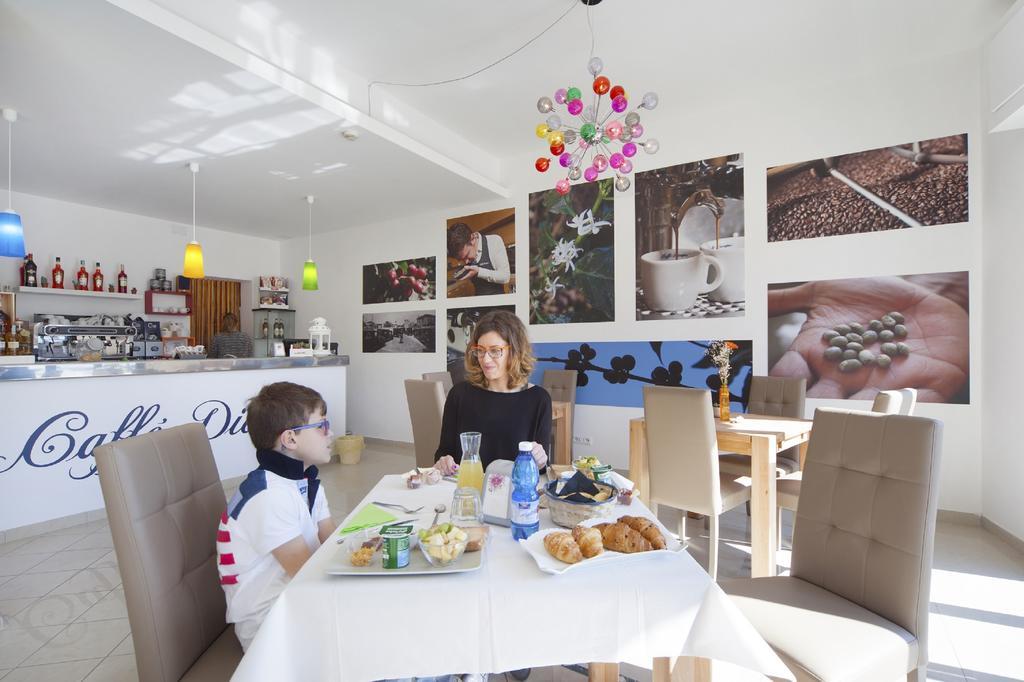 Hotel Del Mar ซอตโตมารีนา ภายนอก รูปภาพ
